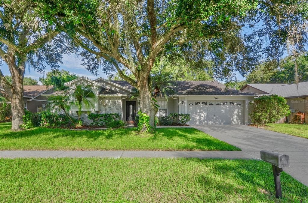 3004 SPRAWLING OAKS PLACE VALRICO, FL 33596
