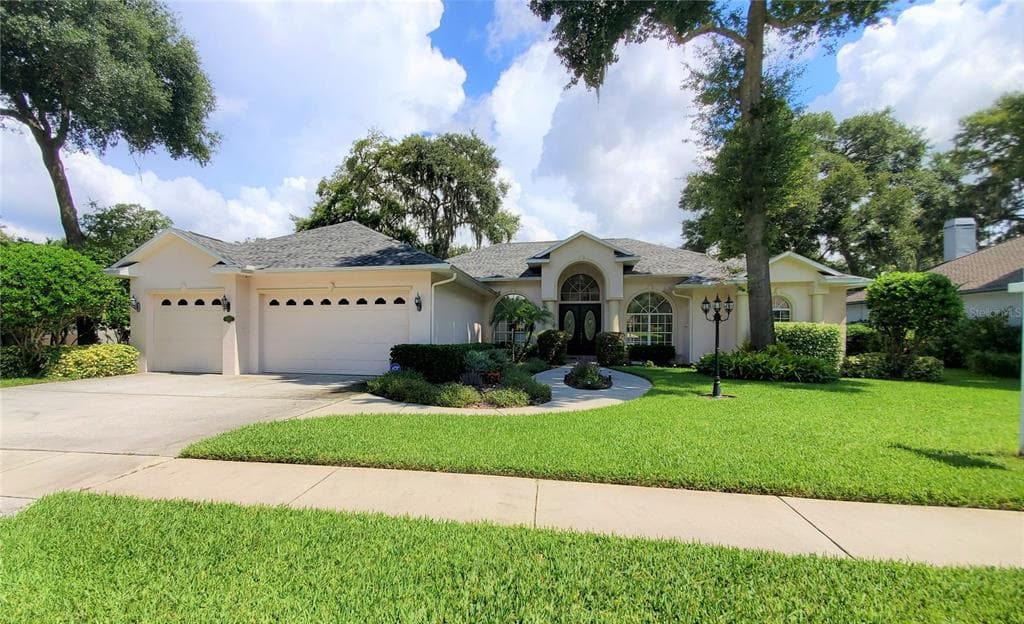 2408 VALRICO FOREST DRIVE VALRICO, FL 33594