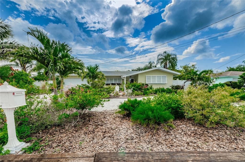 2161 EDYTHE DRIVE DUNEDIN, FL 34698