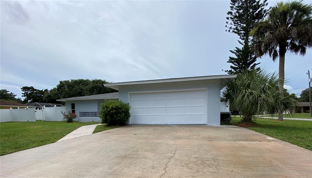 7423 S LEEWYNN DRIVE SARASOTA, FL 34240