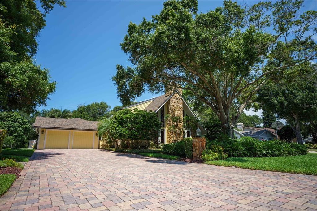 1944 LEVINE LANE CLEARWATER, FL 33760