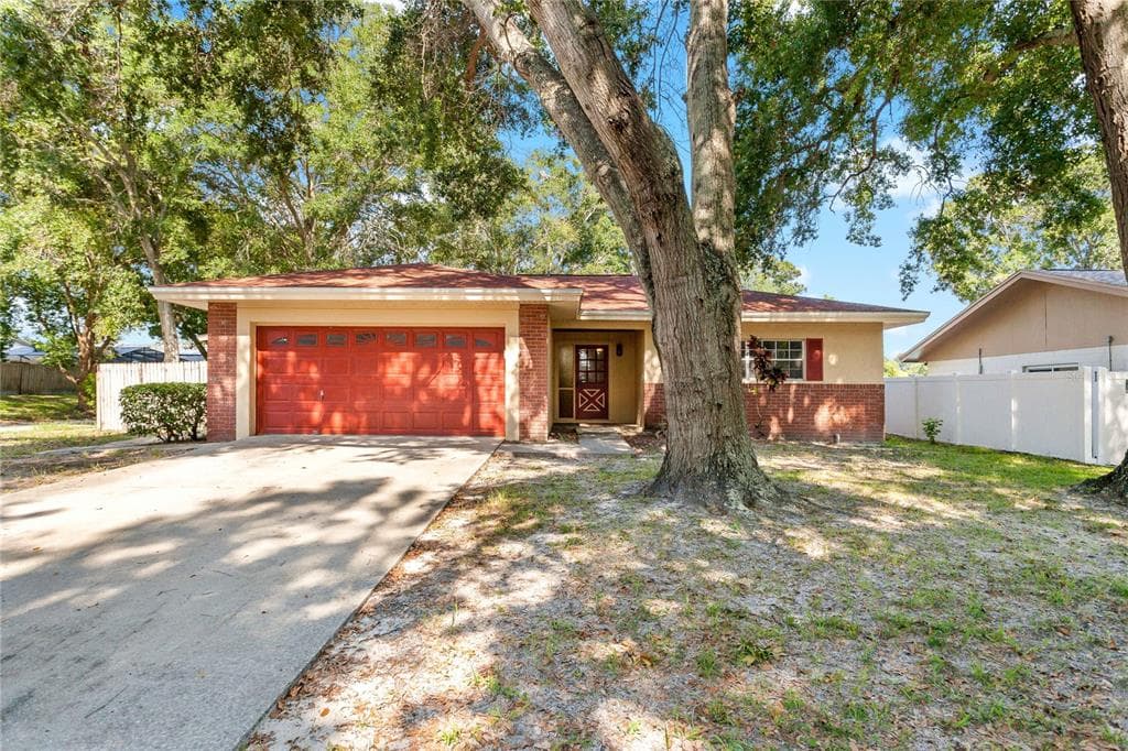2208 ORANGESIDE PALM HARBOR, FL 34683