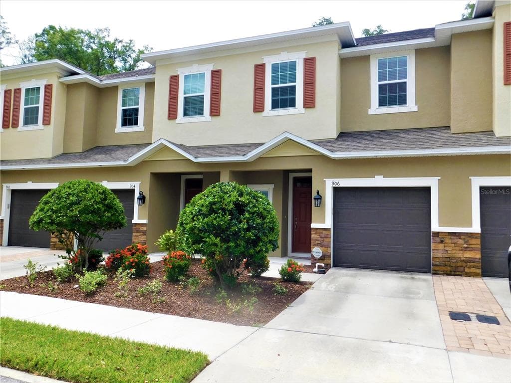 906 VINEYARD LANE OLDSMAR, FL 34677