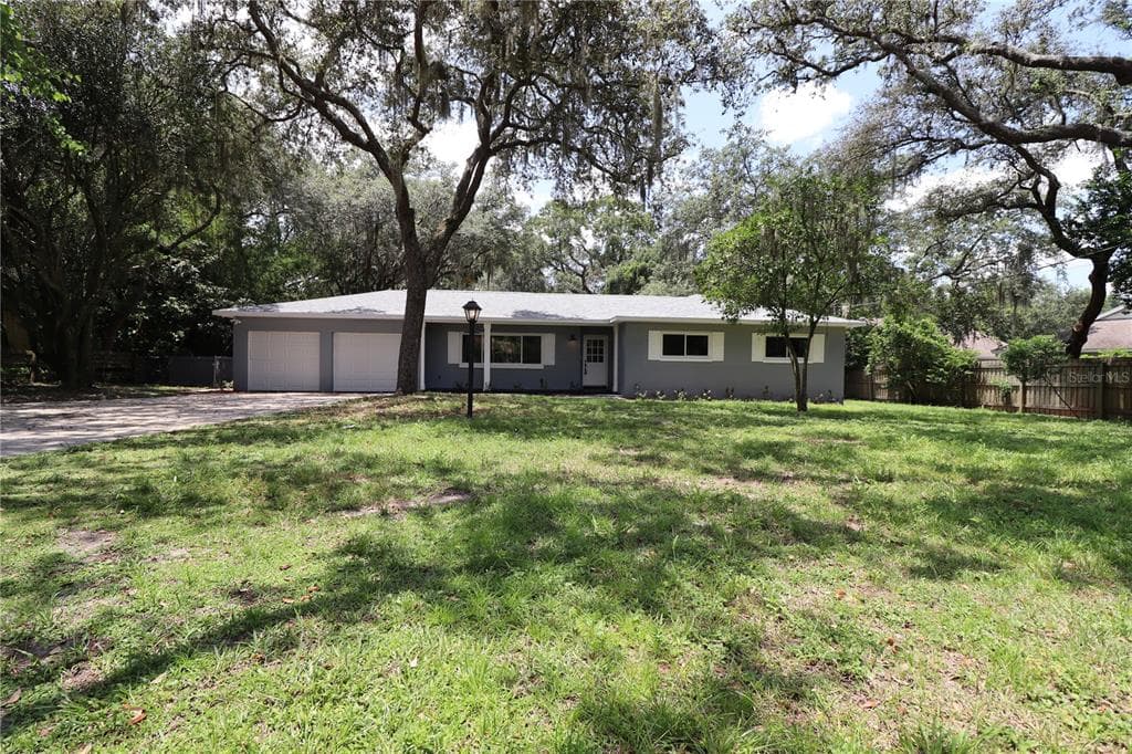 210 GORNTO LAKE ROAD BRANDON, FL 33510