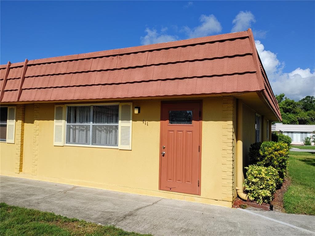 202 BEDFORD TRAIL UNIT 111 SUN CITY CENTER, FL 33573