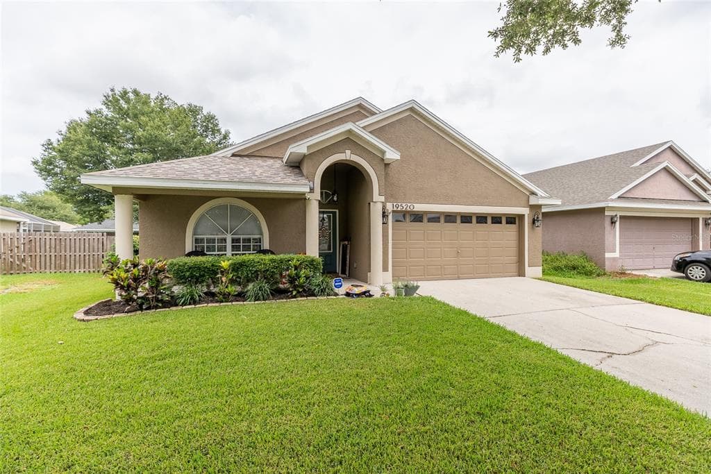 19520 19520 MORDEN BLUSH DR DRIVE LUTZ, FL 33558