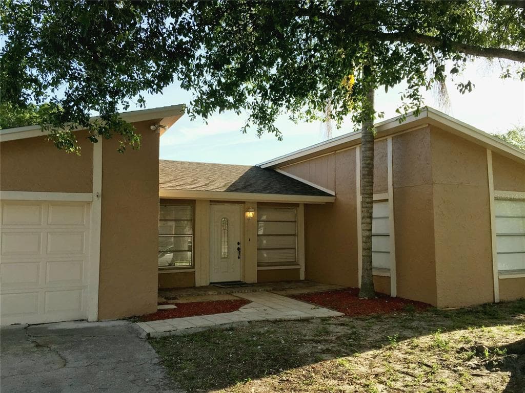 10109 ROYAL ACRES COURT TAMPA, FL 33615