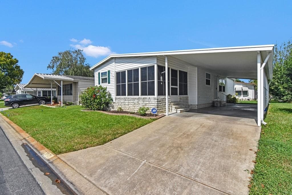 3014 WHISPERING LANE WESLEY CHAPEL, FL 33543
