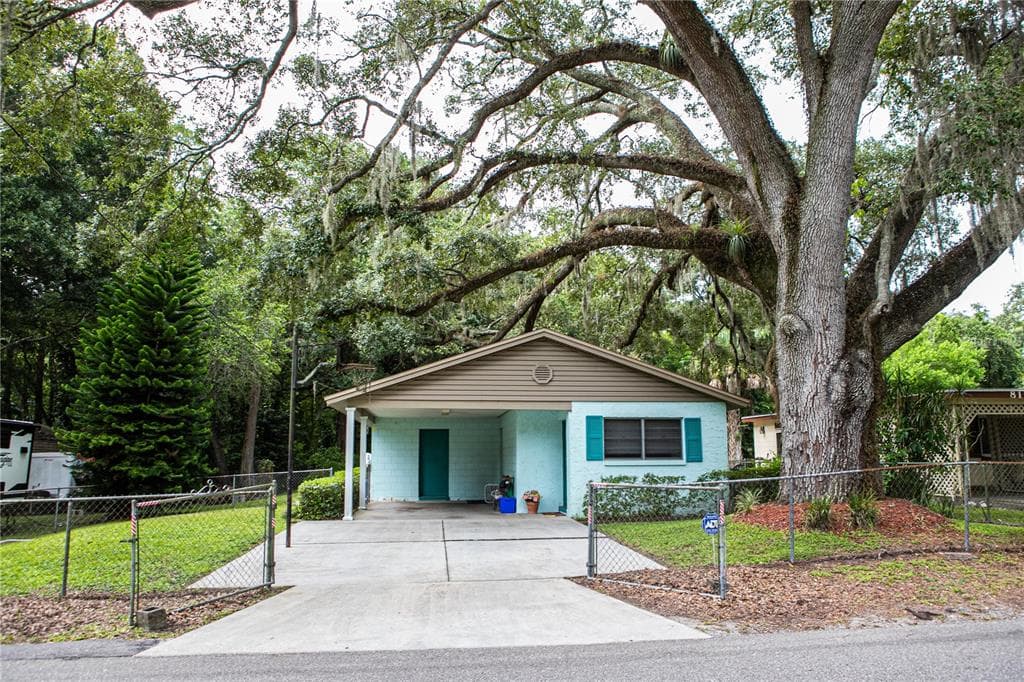 8117 N DAKOTA AVENUE TAMPA, FL 33604