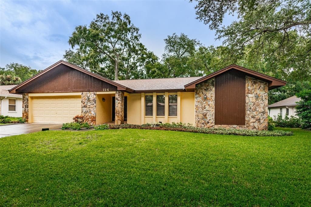 124 MAYFAIR CIRCLE W PALM HARBOR, FL 34683