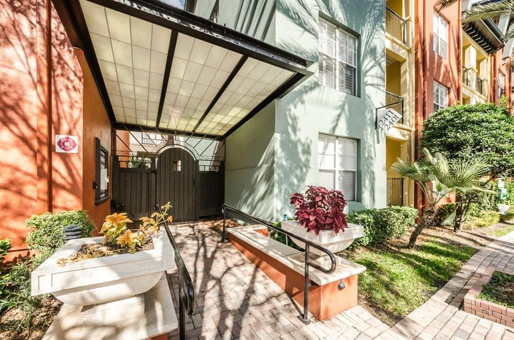 2440 W HORATIO STREET UNIT 1012 TAMPA, FL 33609