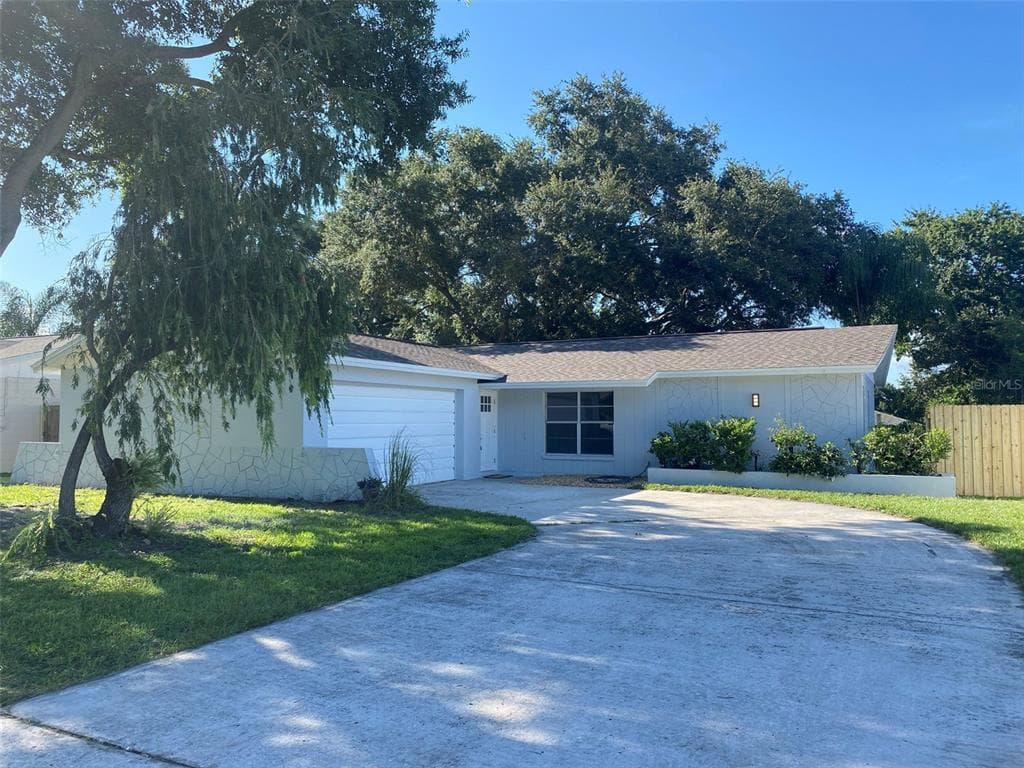 2212 VALLEYBROOK AVENUE VALRICO, FL 33594