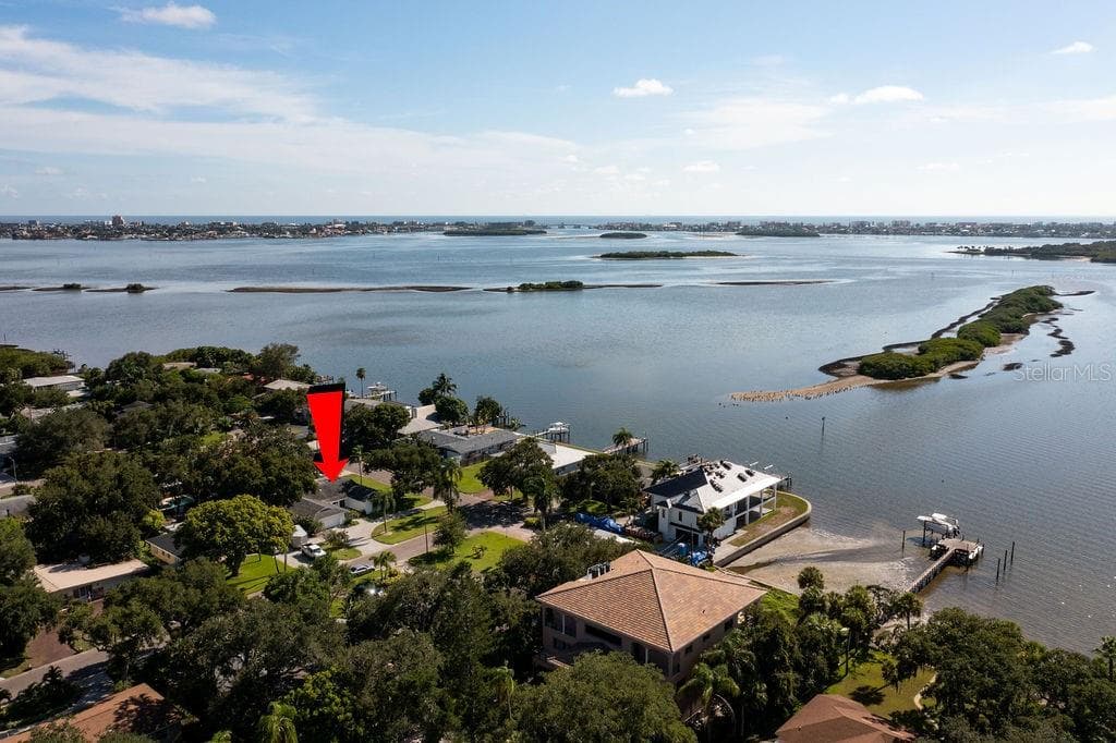 8296 33RD AVENUE N ST PETERSBURG, FL 33710