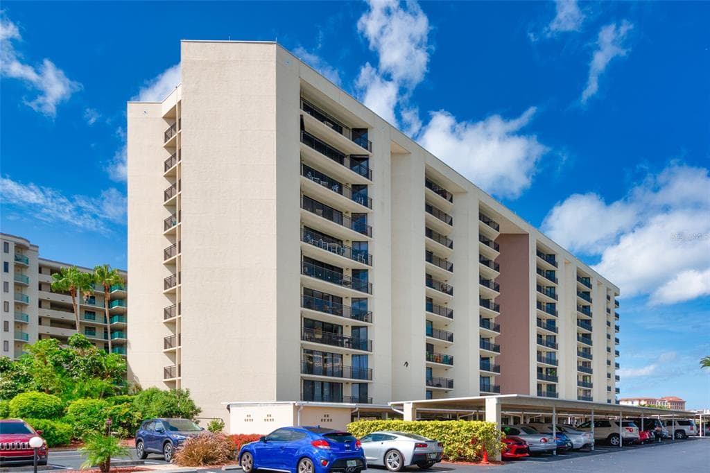 690 ISLAND WAY UNIT 308 CLEARWATER, FL 33767