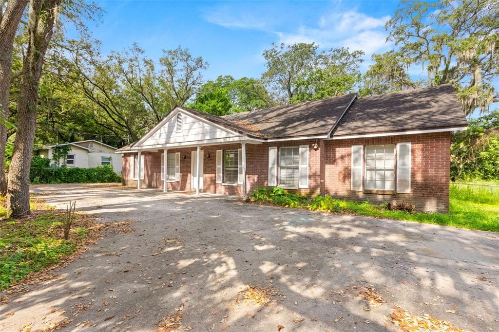8732 N PAWNEE AVENUE TAMPA, FL 33617