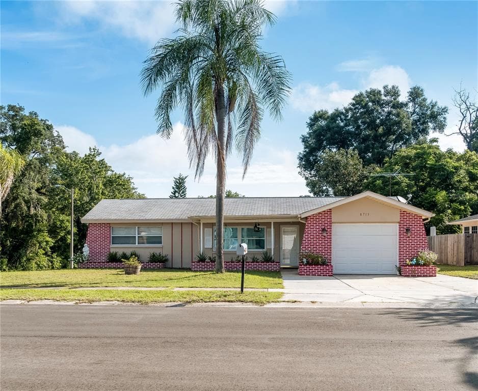 8713 HONEYCOMB DRIVE PORT RICHEY, FL 34668