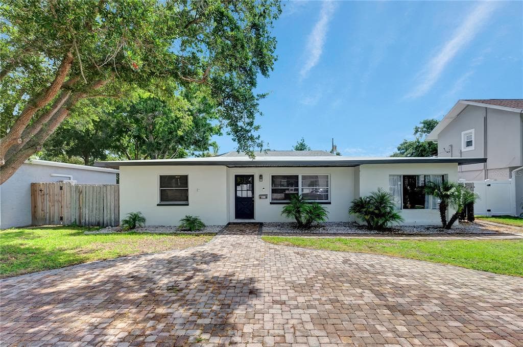 3811 HUNTINGTON STREET NE ST PETERSBURG, FL 33703