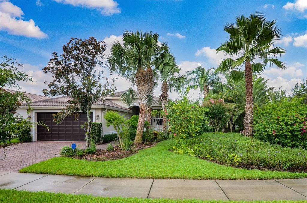 15723 CRYSTAL WATERS DRIVE WIMAUMA, FL 33598
