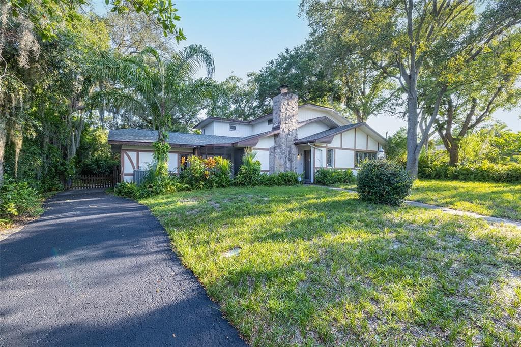 1525 PINEWOOD STREET CLEARWATER, FL 33755