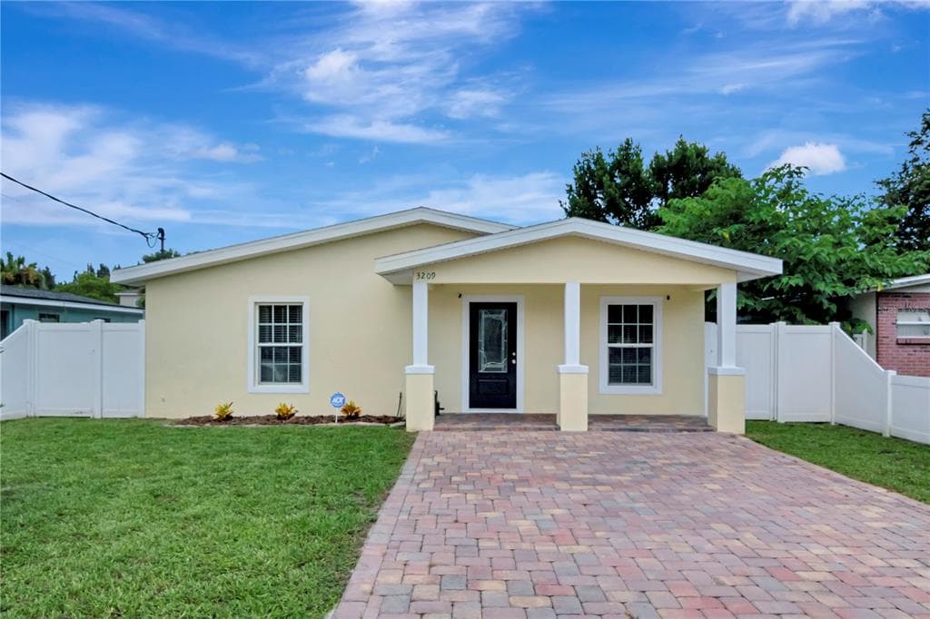 3209 W PEARL AVENUE TAMPA, FL 33611