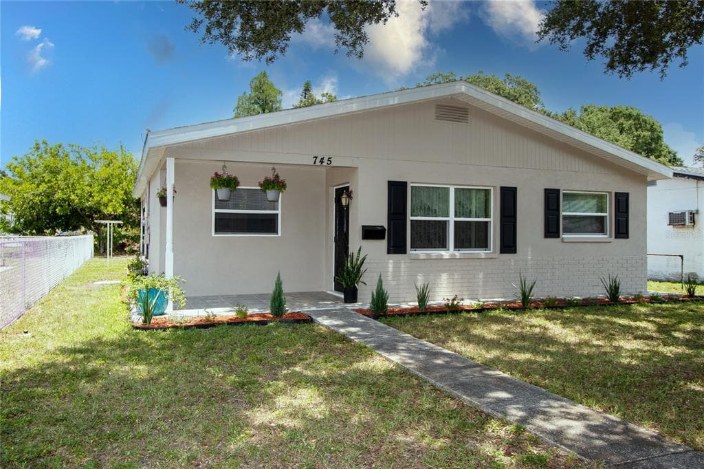 745 71ST AVENUE N ST PETERSBURG, FL 33702