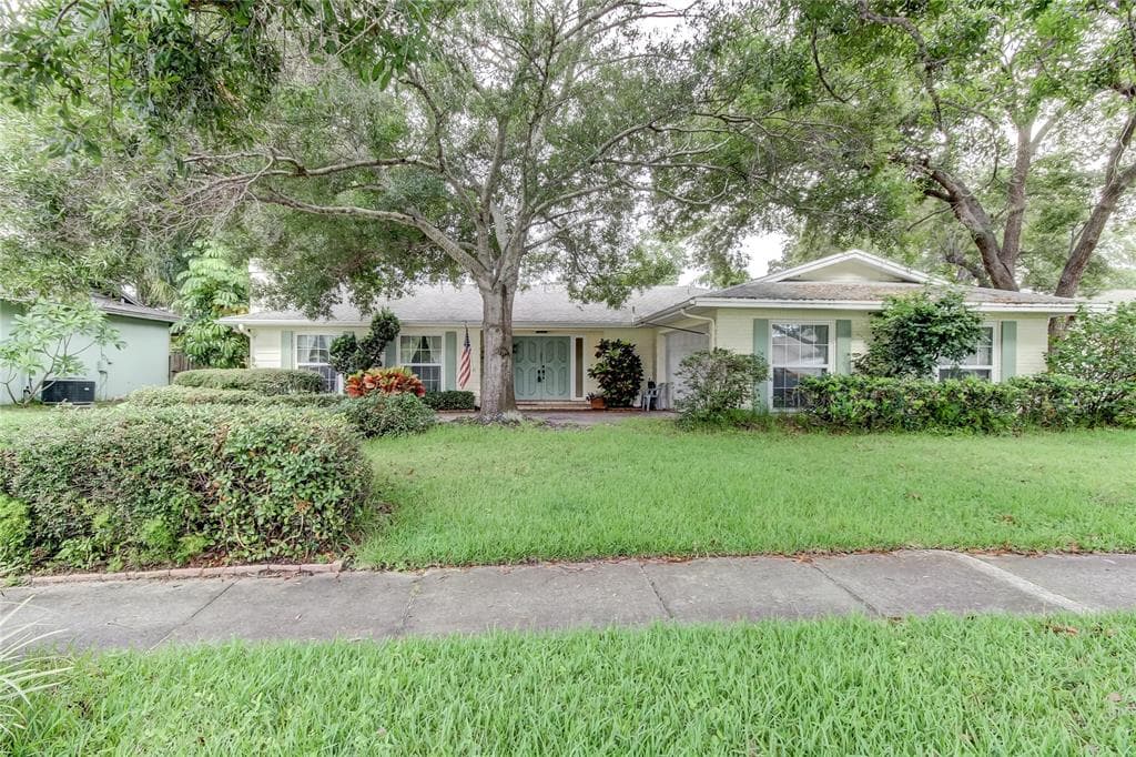 1933 ARVIS CIRCLE W CLEARWATER, FL 33764