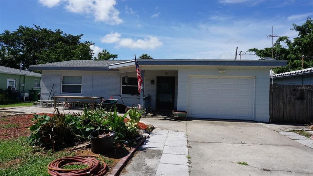 8361 42ND AVENUE N ST PETERSBURG, FL 33709