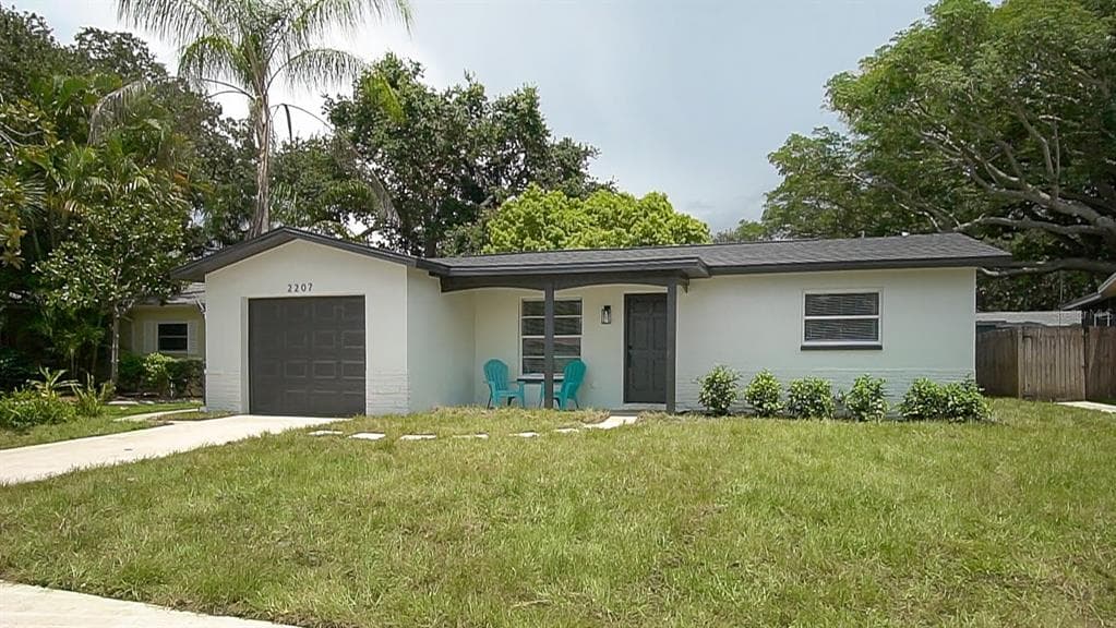 2207 LAUREN DRIVE LARGO, FL 33774
