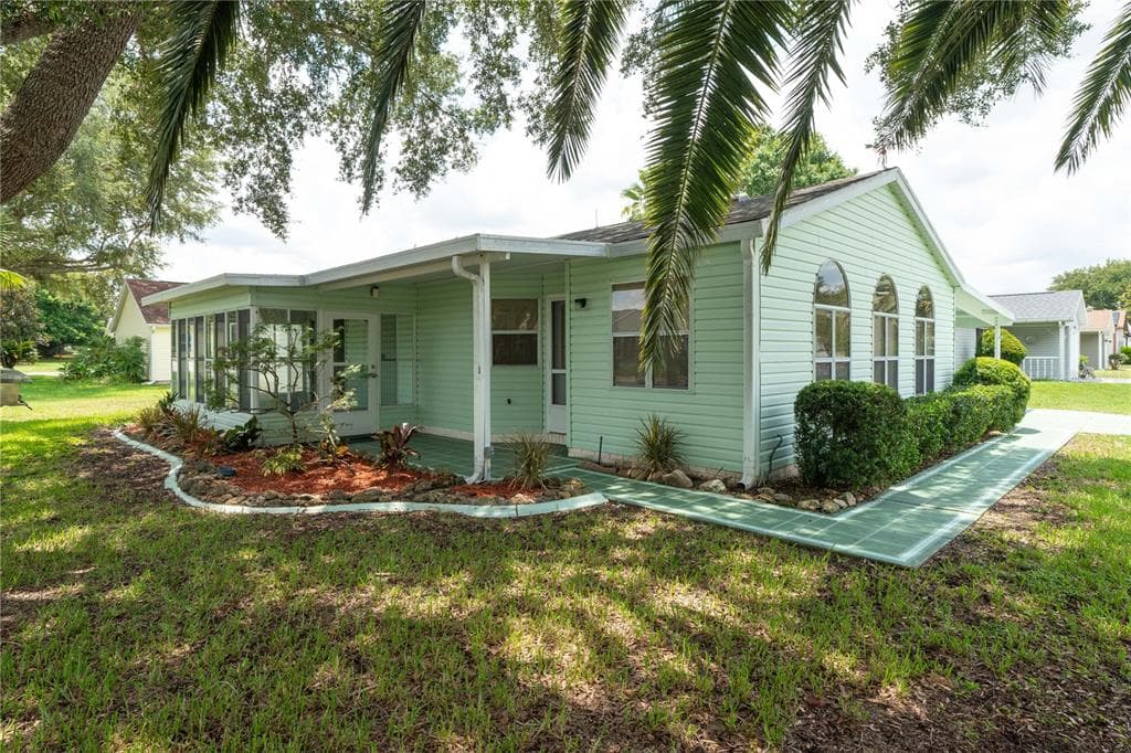 1202 DEL TORO DRIVE LADY LAKE, FL 32159