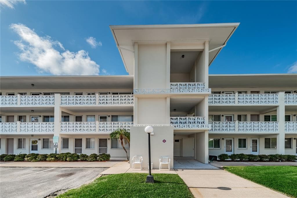 1235 S HIGHLAND AVENUE UNIT 2-203 CLEARWATER, FL 33756