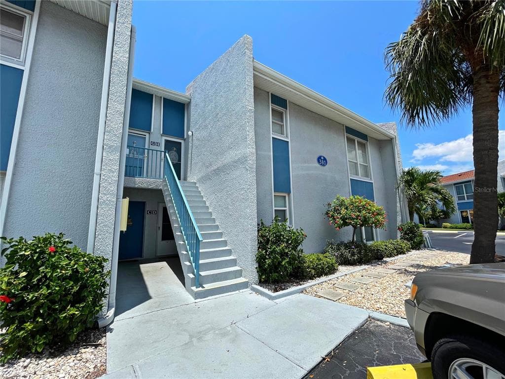 380 MEDALLION BOULEVARD UNIT D MADEIRA BEACH, FL 33708