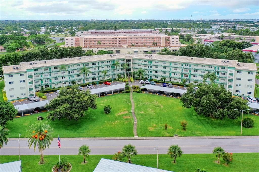5725 80TH STREET N UNIT 308 ST PETERSBURG, FL 33709