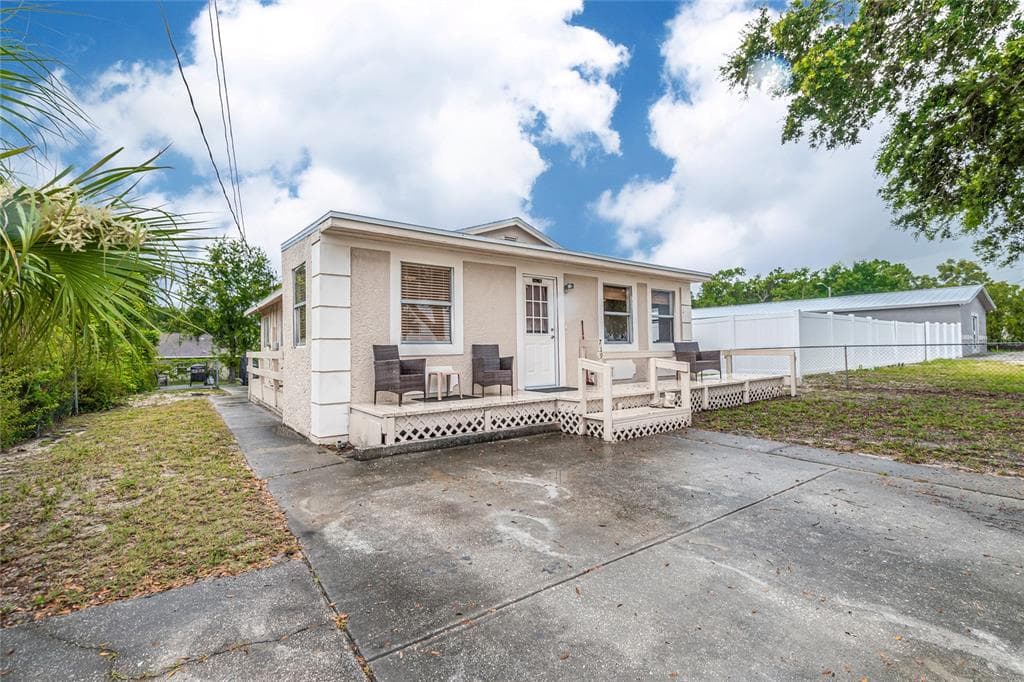 719 S DISSTON AVENUE TARPON SPRINGS, FL 34689