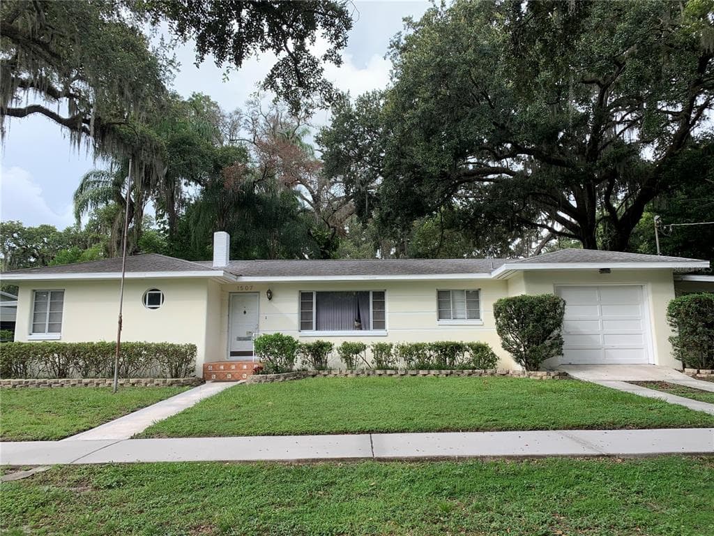 1507 E CRAWFORD CIRCLE TAMPA, FL 33610