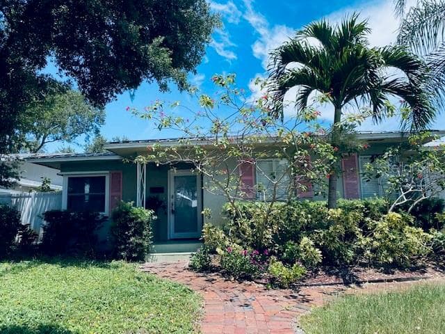 432 WOODLAWN AVENUE BELLEAIR, FL 33756