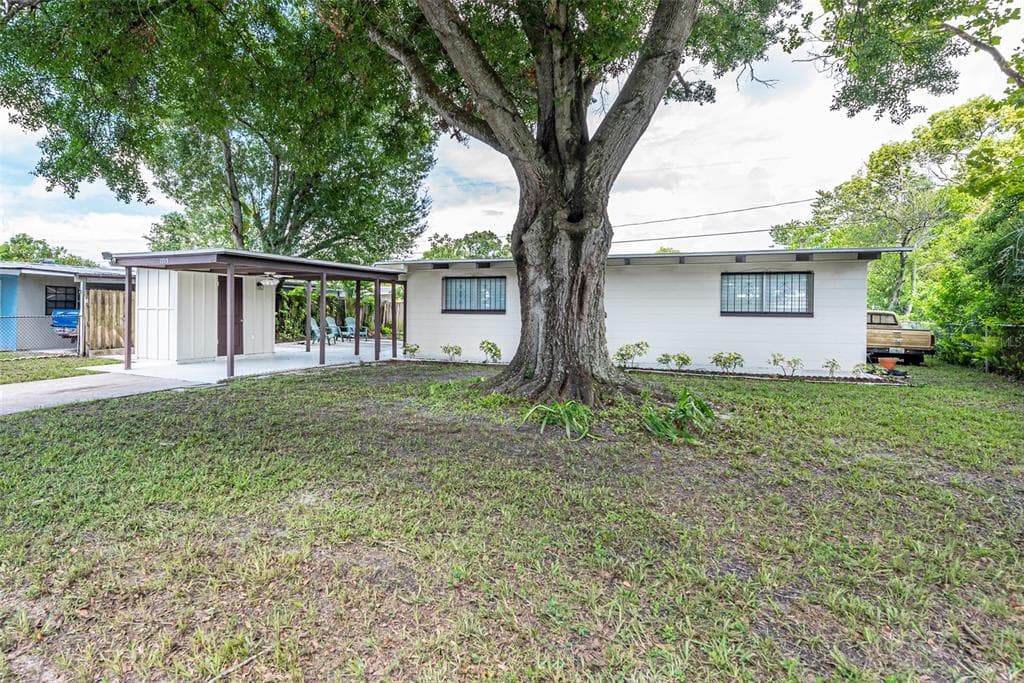 1715 WARRINGTON WAY TAMPA, FL 33619