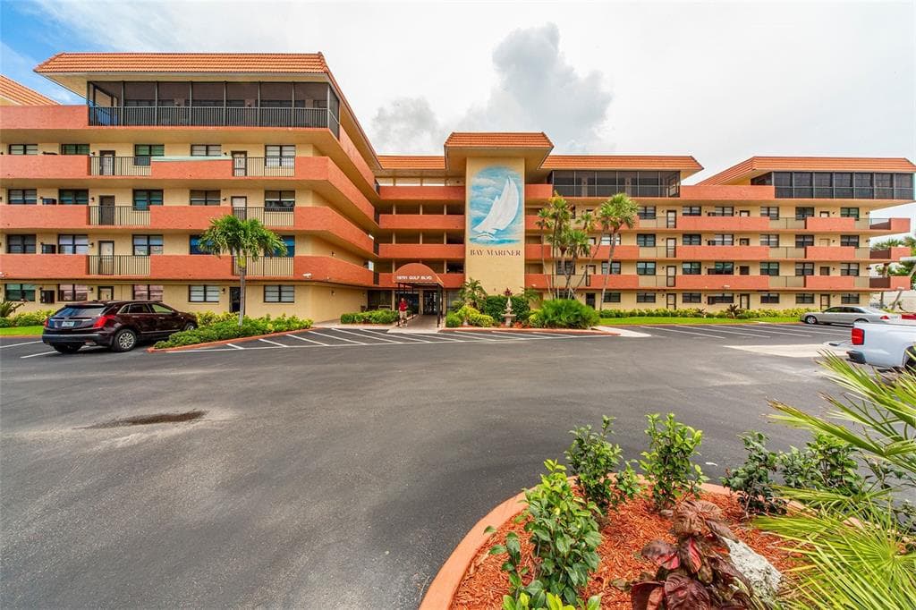 19701 GULF BOULEVARD UNIT 127 INDIAN SHORES, FL 33785