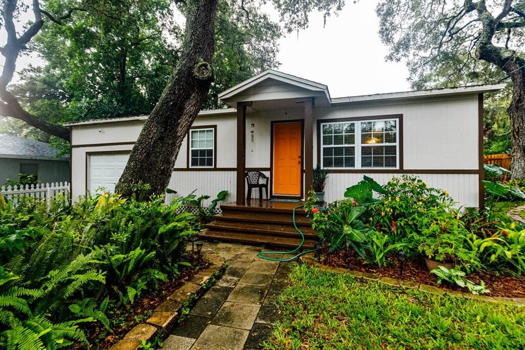 1979 CAROLINA AVENUE TARPON SPRINGS, FL 34689