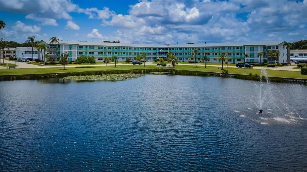 1950 59TH AVENUE N UNIT 207 ST PETERSBURG, FL 33714