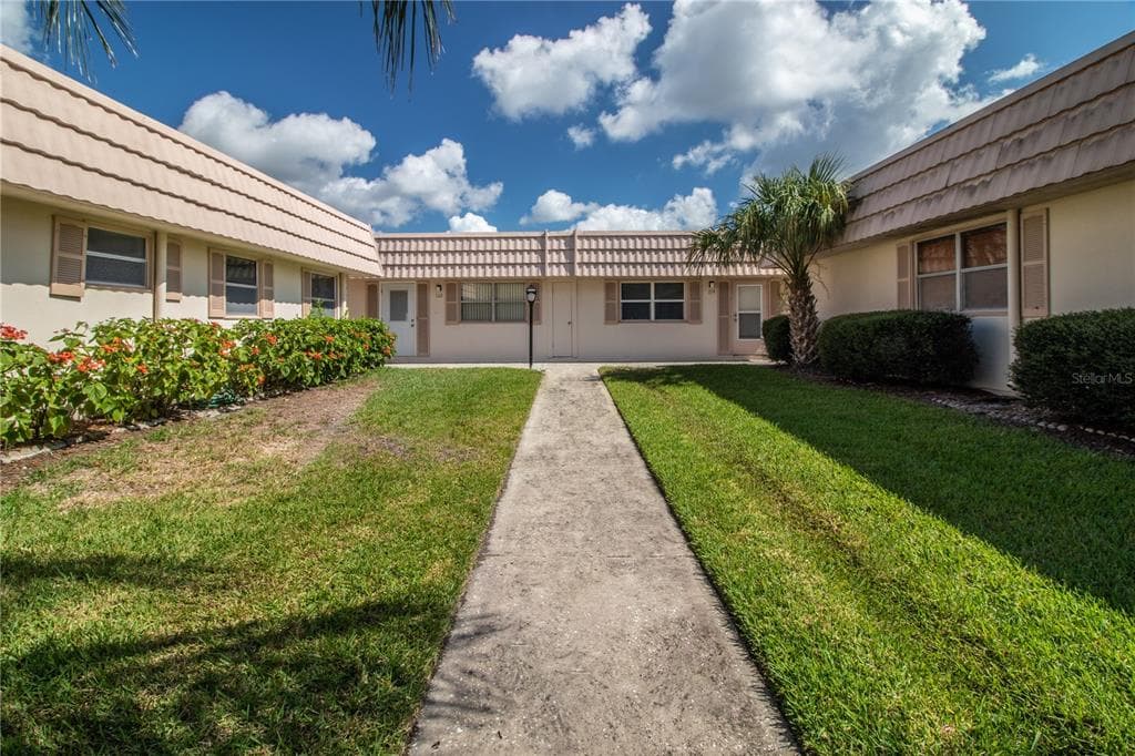 1811 BEDFORD LANE UNIT 160 SUN CITY CENTER, FL 33573