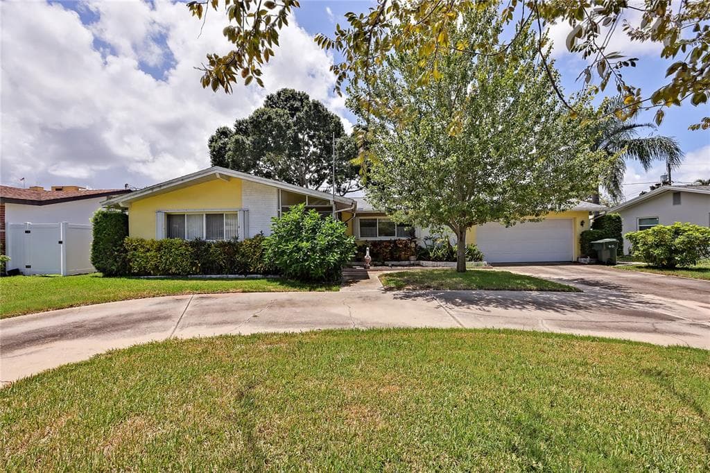 1641 PATLIN CIRCLE N LARGO, FL 33770