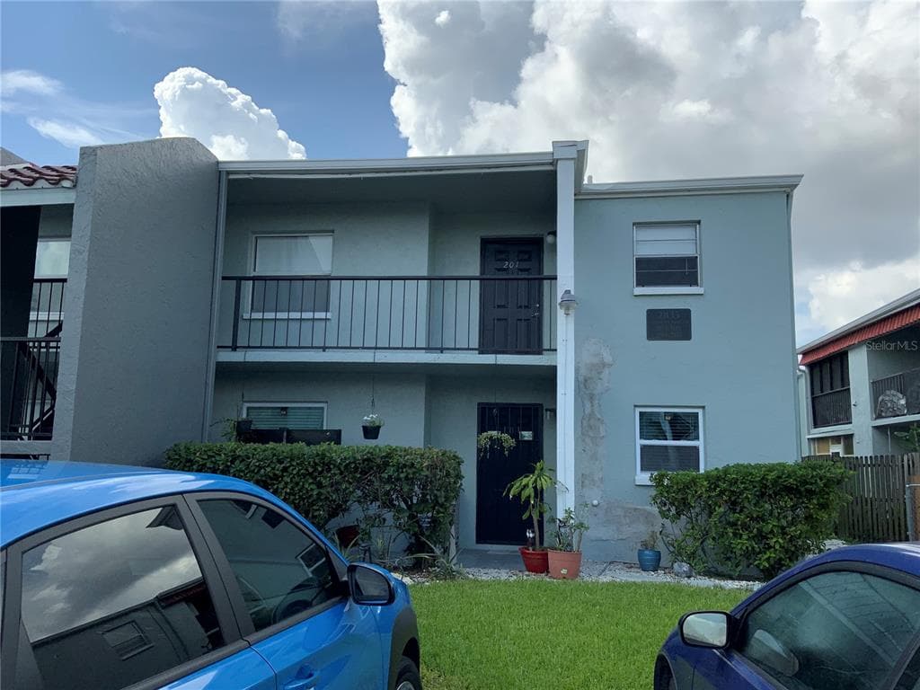 2835 SOMERSET PARK DRIVE UNIT 201