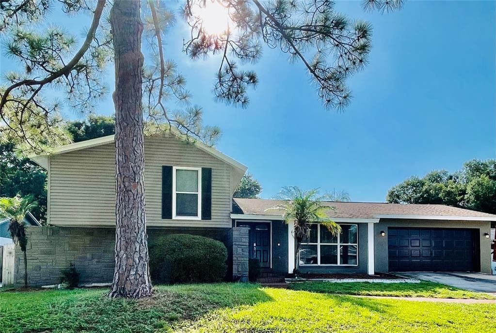 7535 ARMAND CIRCLE TAMPA, FL 33634