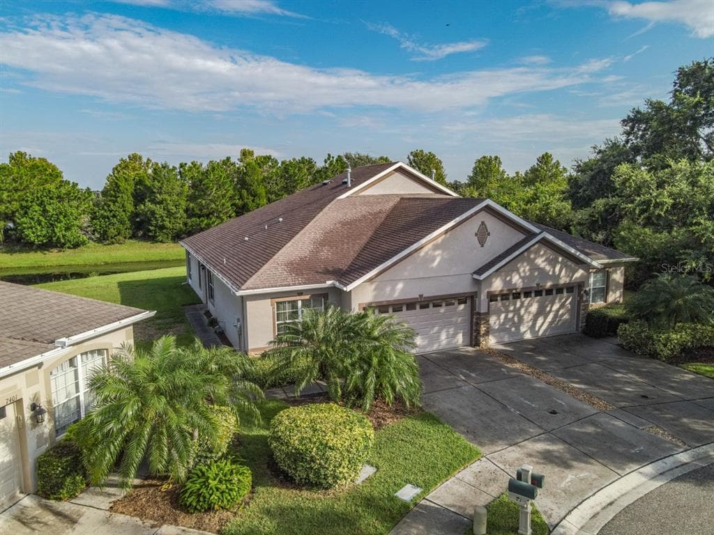 7402 SURREY WOOD LANE APOLLO BEACH, FL 33572