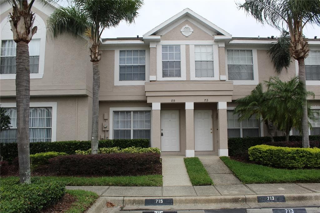 715 KENSINGTON LAKE CIRCLE BRANDON, FL 33511