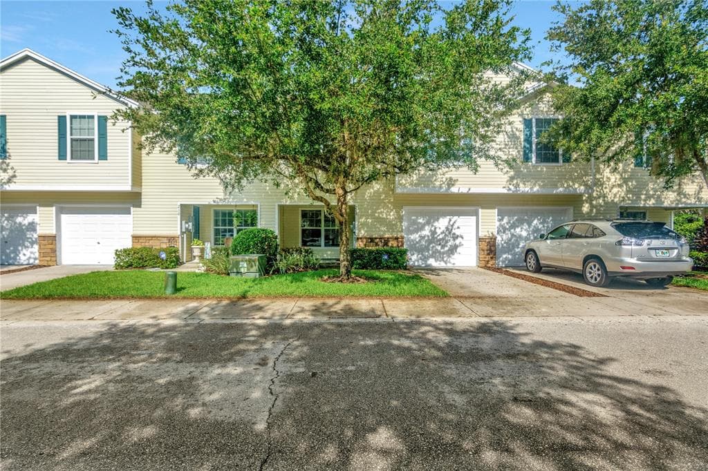 208 WOODKNOLL PLACE VALRICO, FL 33594
