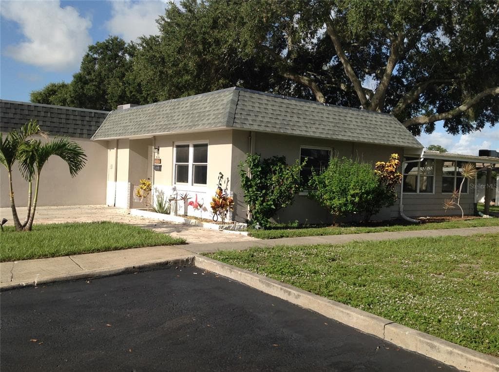 272 SKYLOCH DRIVE E DUNEDIN, FL 34698