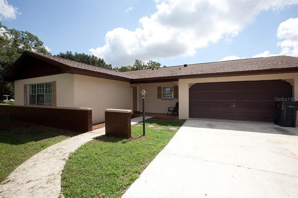 5204 S FARKAS ROAD PLANT CITY, FL 33567