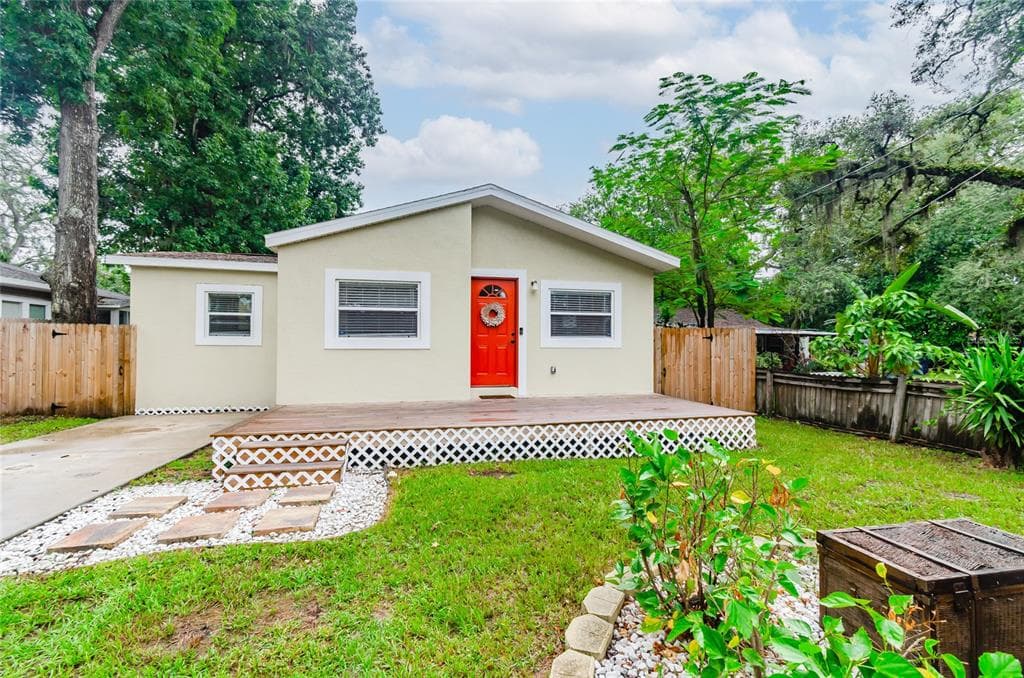 823 E MCEWEN AVENUE TAMPA, FL 33612