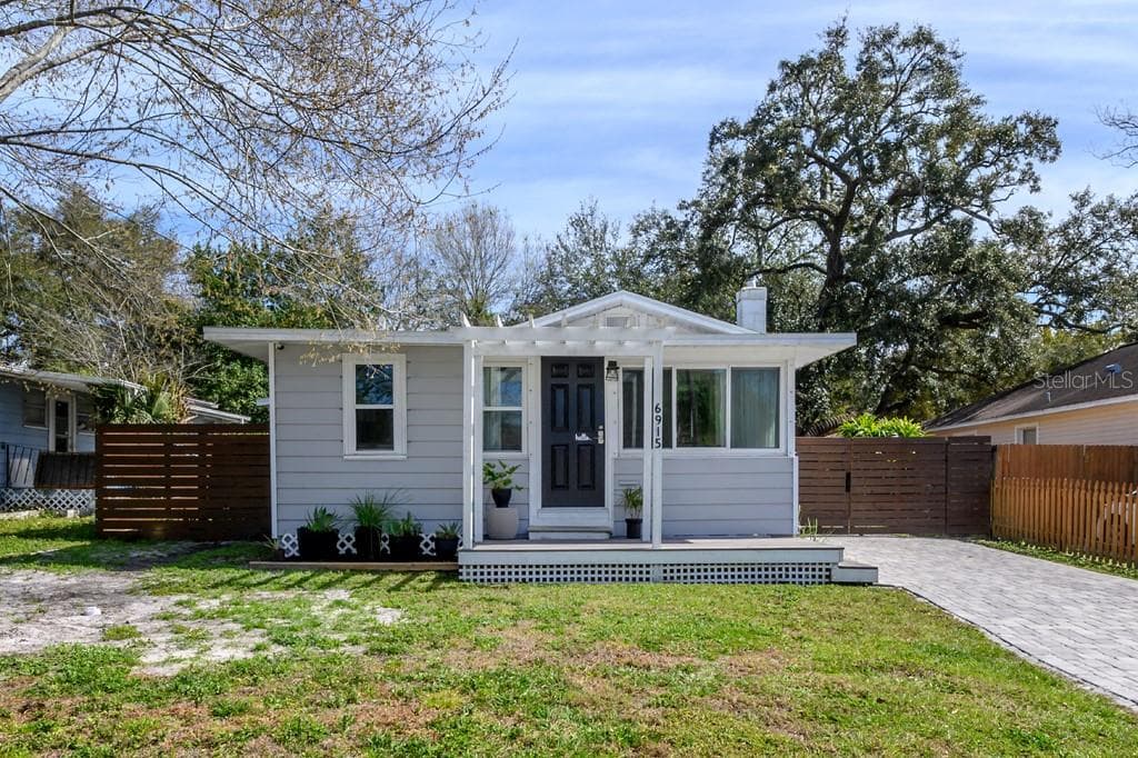 6915 N LYNN AVENUE TAMPA, FL 33604